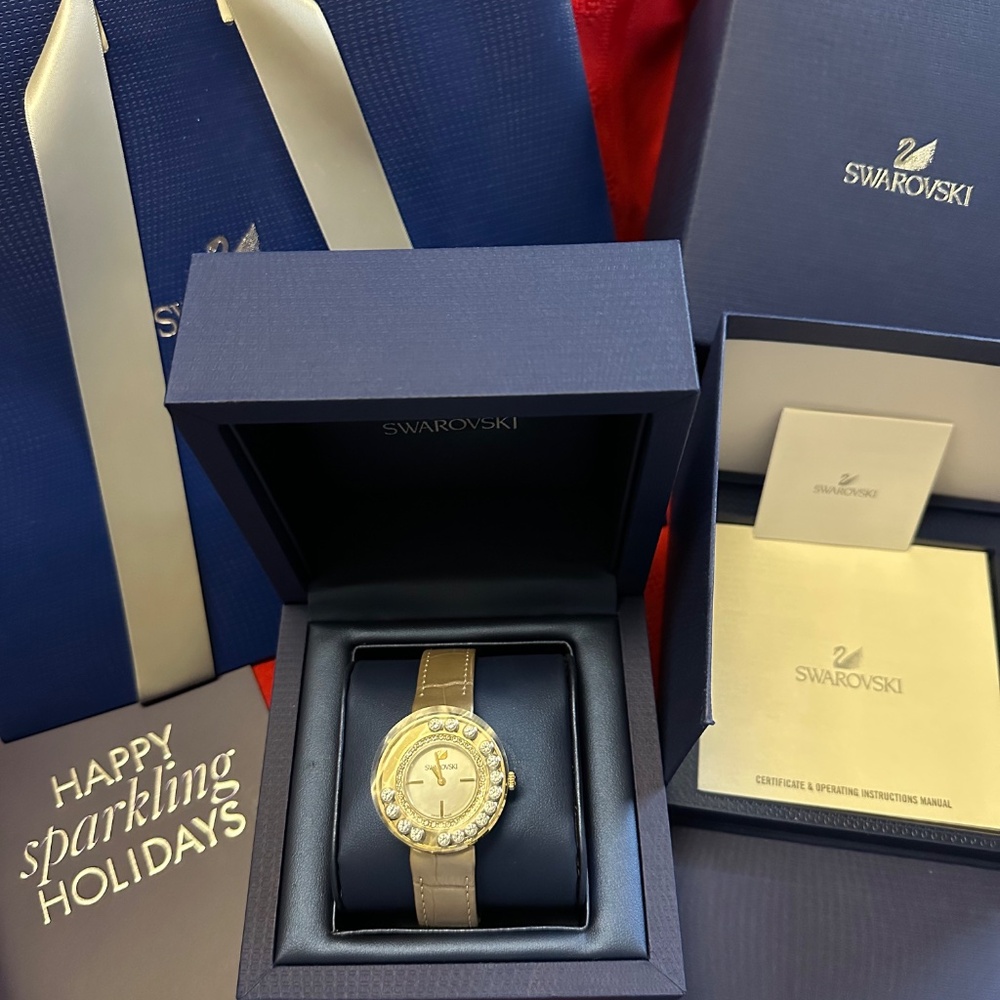 NEW LADIES SWAROVSKI CRYSTAL BEZEL WATCH GOLD TONE LEATHER STRAP